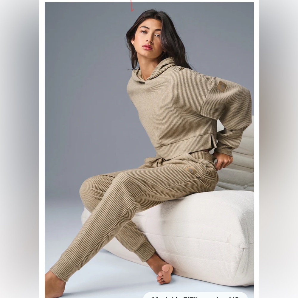 Alo Yoga Muse Tan Women's Sweater Set